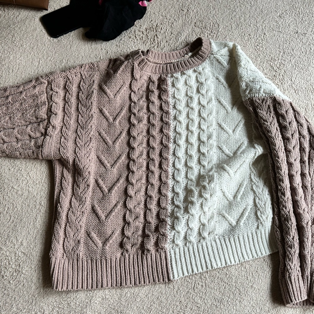 Bicolor sweater size L